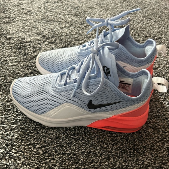 Nike Shoes - women’s size 6 nike air